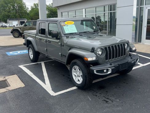 Used 2022 Jeep Gladiator Sport AWD/4WD image 6