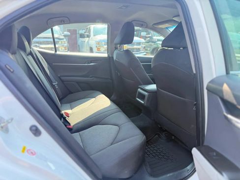 Used 2018 Toyota Camry LE FWD image 12