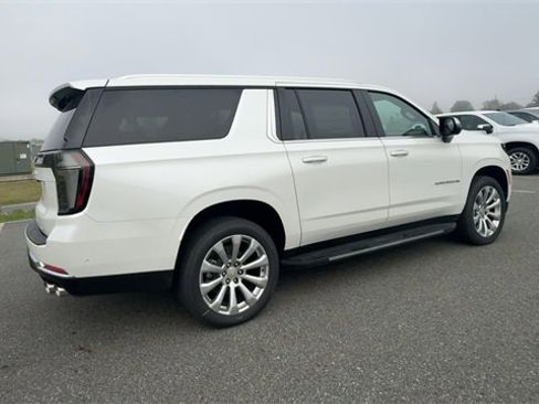 New 2025 Chevrolet Suburban Premier image 8
