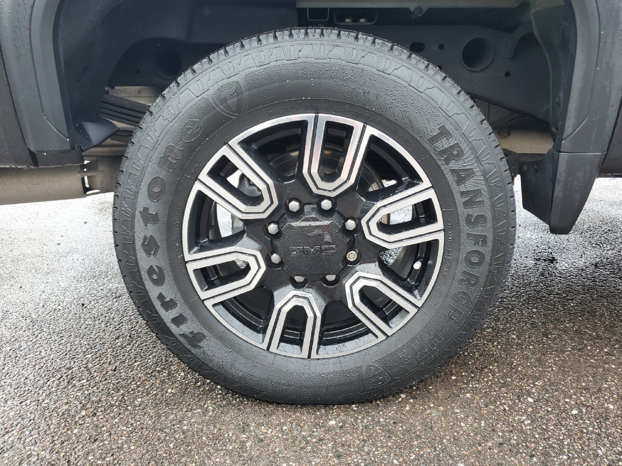 Used 2020 GMC Sierra 2500 AT4 w/ AT4 Premium Package AWD/4WD image 5
