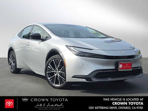 Used 2025 Toyota Prius XLE image 1