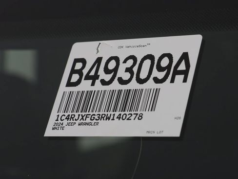 Used 2024 Jeep Wrangler Unlimited Rubicon AWD/4WD image 29