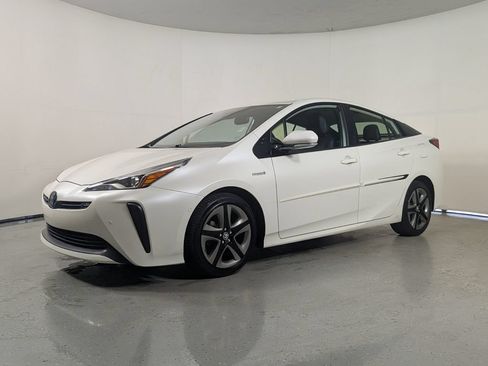 Used 2019 Toyota Prius XLE FWD image 3
