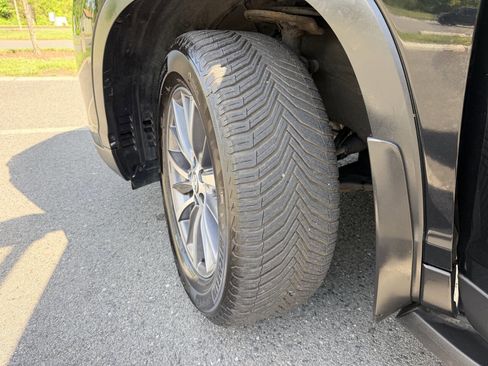 Used 2019 Toyota Highlander XLE AWD/4WD image 38