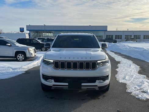 Used 2024 Jeep Wagoneer Series II w/ Flexible Seating Group image 9