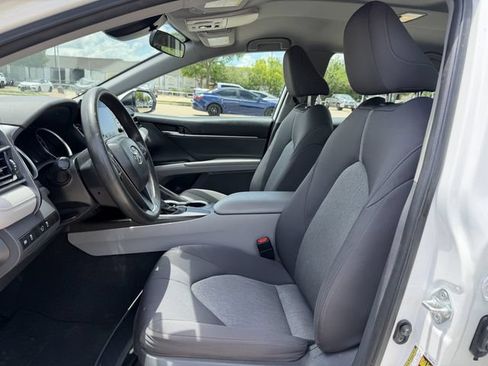 Used 2021 Toyota Camry LE FWD image 23