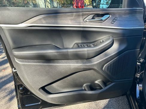 New 2025 Jeep Grand Cherokee L Limited image 11