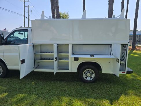 New 2025 Chevrolet Express 3500 w/ Power Convenience Package RWD image 17