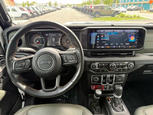 Used 2025 Jeep Gladiator Mojave AWD/4WD image 14
