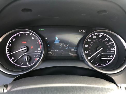 Used 2022 Toyota Camry SE image 21