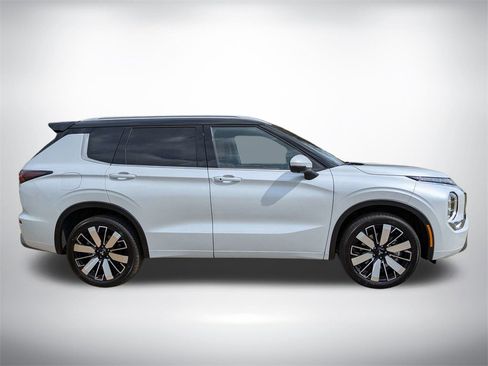 New 2026 Mitsubishi Outlander SEL image 3