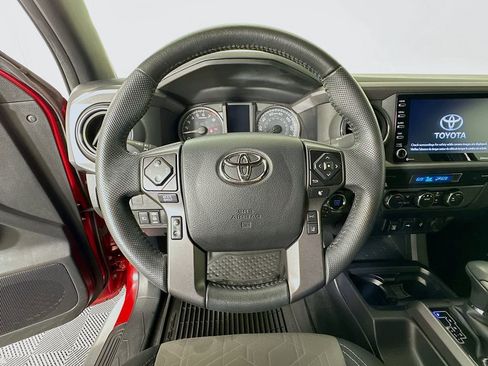 Used 2022 Toyota Tacoma TRD Off-Road image 11