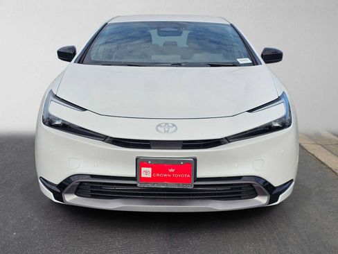 Certified 2026 Toyota Prius XLE FWD image 8