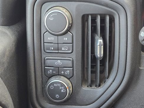 Certified 2023 Chevrolet Silverado 1500 Custom image 19