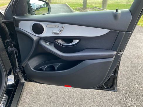 Used 2019 Mercedes-Benz GLC 300 4MATIC w/ Premium Package image 15