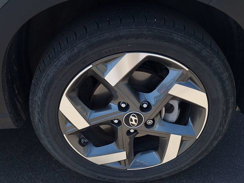 Certified 2024 Hyundai Venue SEL FWD image 31