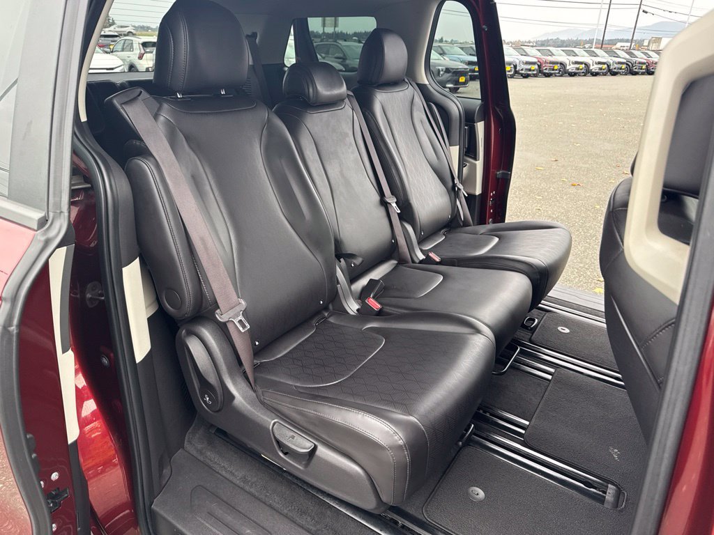 Certified 2022 Kia Carnival LX FWD image 16