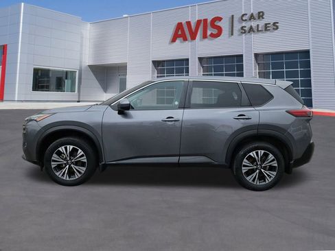 Used 2023 Nissan Rogue SV image 2