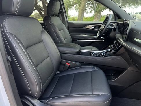 Used 2026 Chevrolet Traverse LT FWD image 10