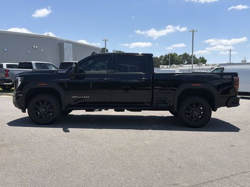 Used 2024 GMC Sierra 2500 AT4 w/ AT4 Premium Plus Package AWD/4WD image 9