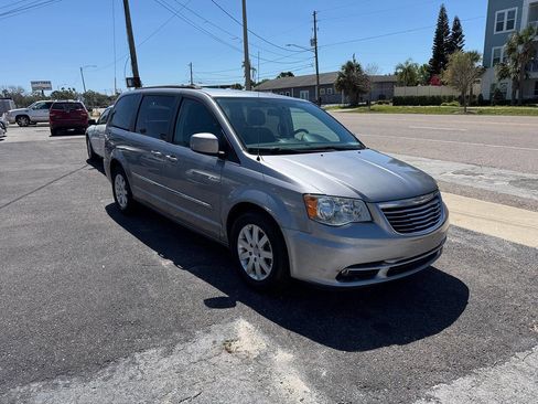 Used 2016 Chrysler Town & Country Touring FWD image 2