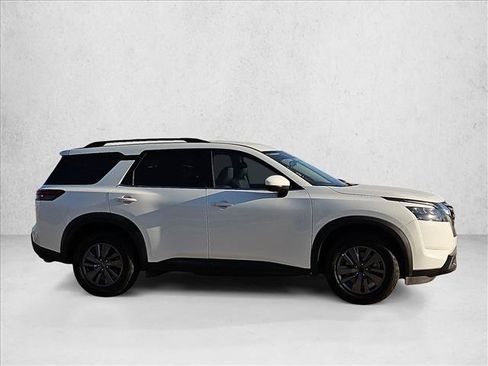 Used 2024 Nissan Pathfinder SV FWD image 4