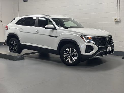 New 2026 Volkswagen Atlas Cross Sport SE AWD/4WD image 2