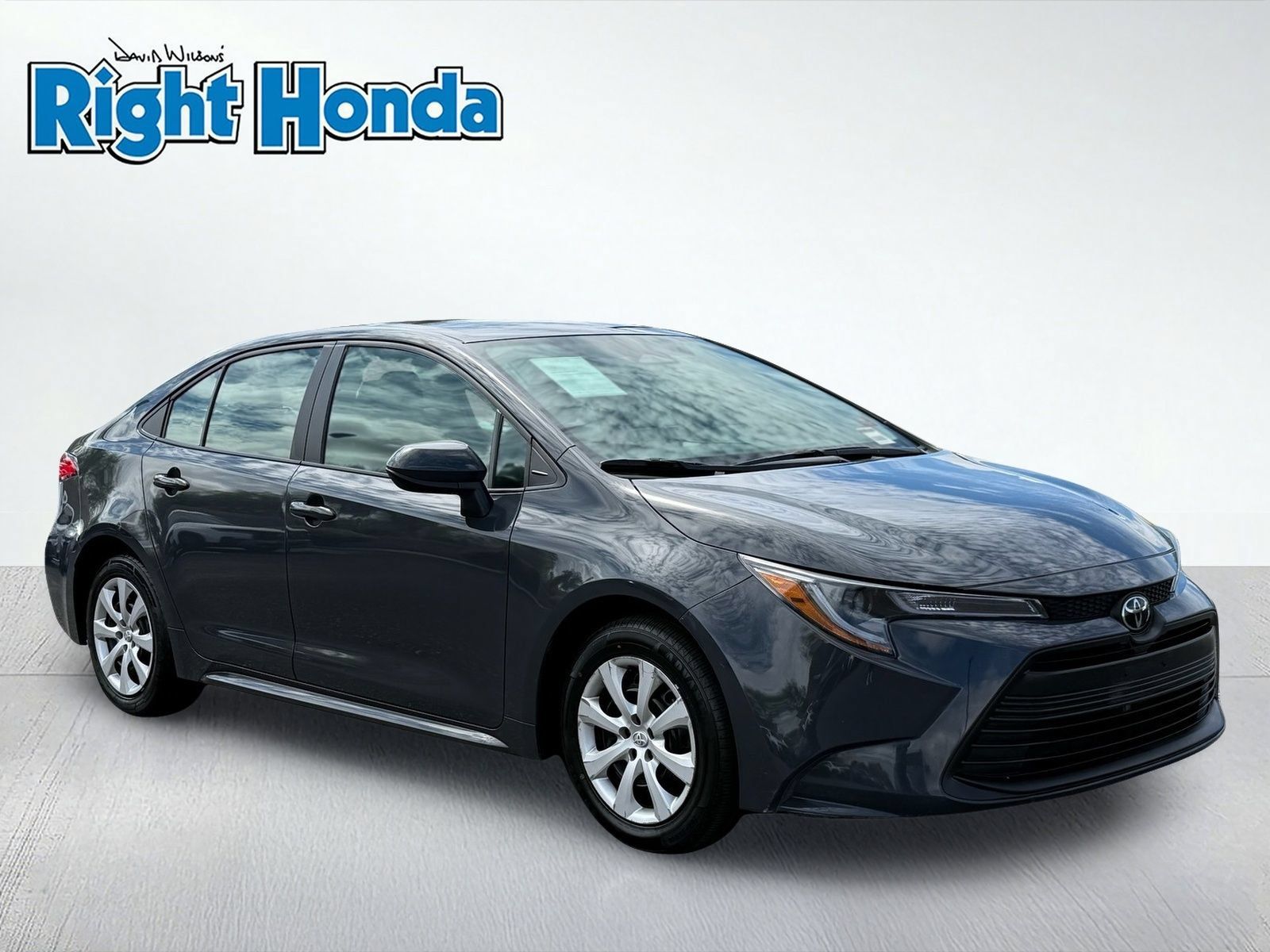 Used 2025 Toyota Corolla LE FWD image 10