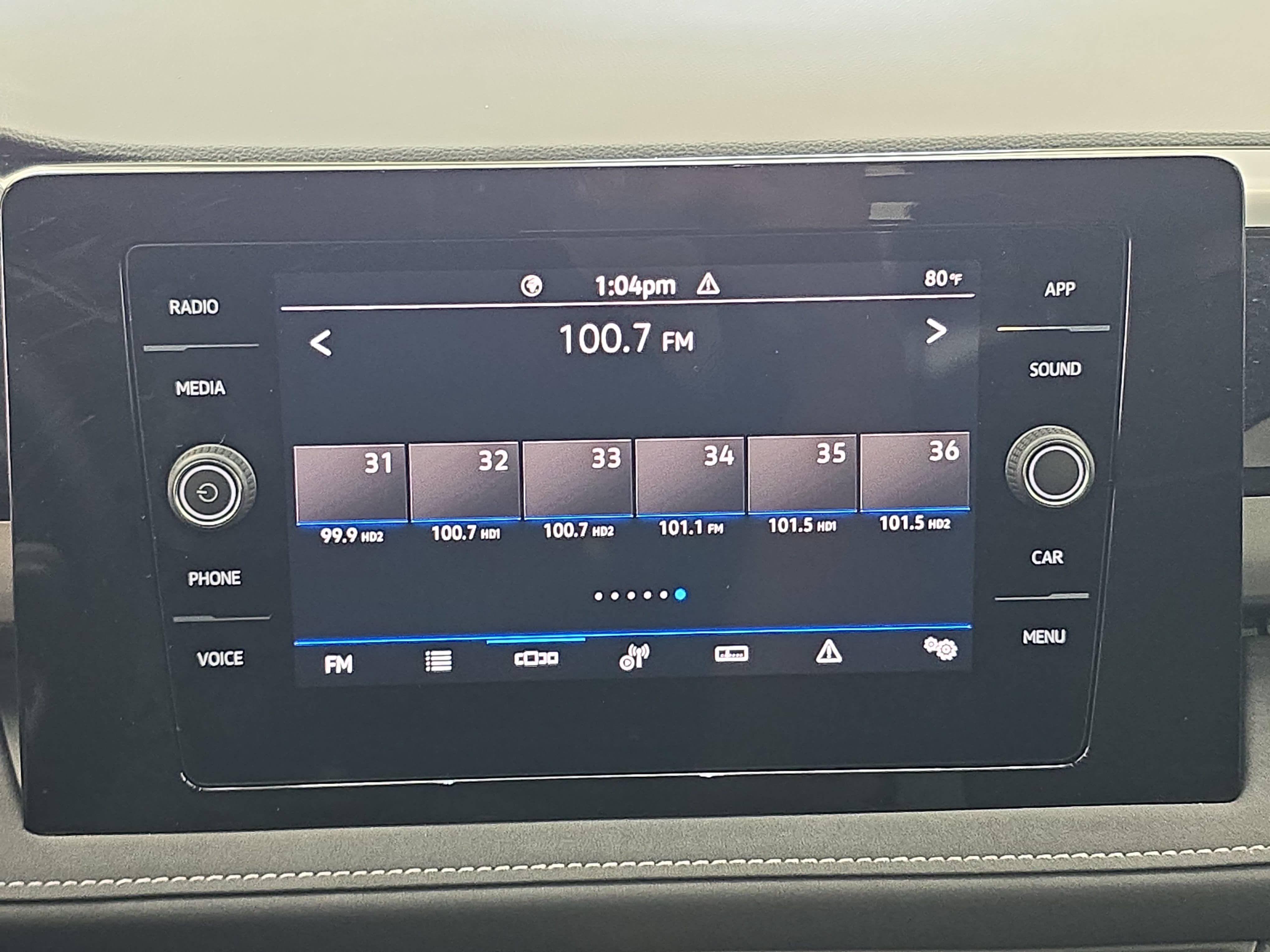 Certified 2025 Volkswagen Taos SE FWD image 20