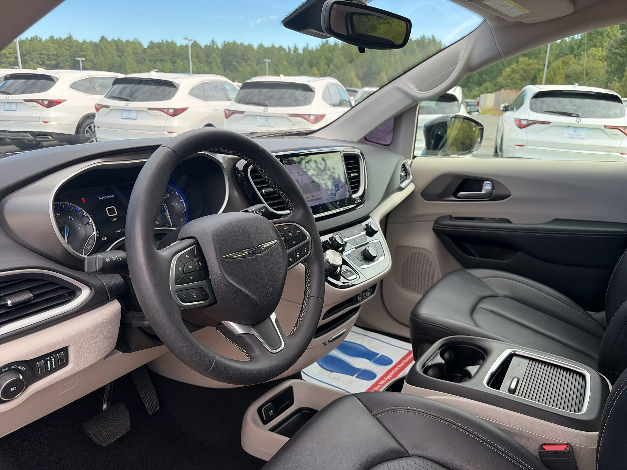 Used 2024 Chrysler Pacifica Touring-L FWD image 20