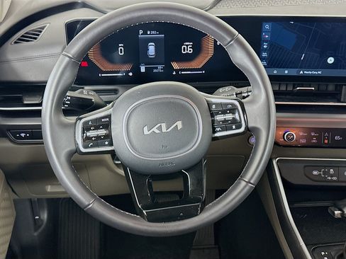 Used 2026 Kia Carnival FWD image 18