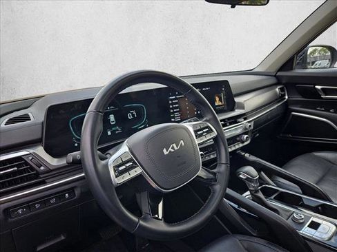 Used 2025 Kia Telluride S FWD image 9
