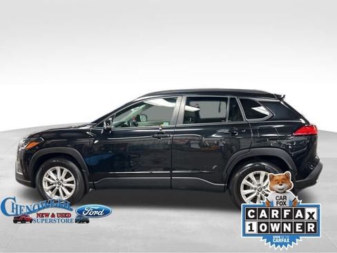 Used 2022 Toyota Corolla Cross LE image 2