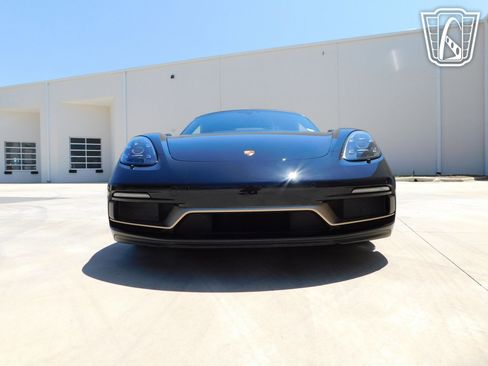 Used 2021 Porsche 718 Boxster image 4