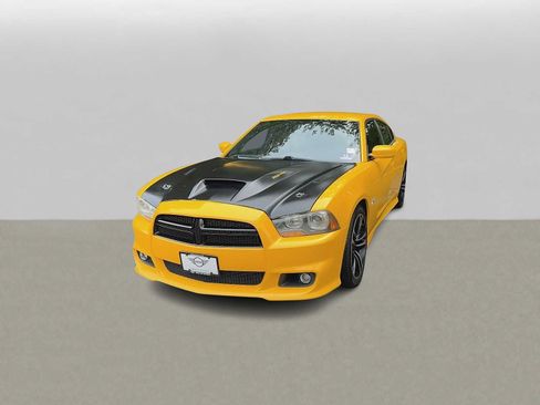 Used 2012 Dodge Charger SRT8 Super Bee w/ Driver Convenience Group II RWD image 4