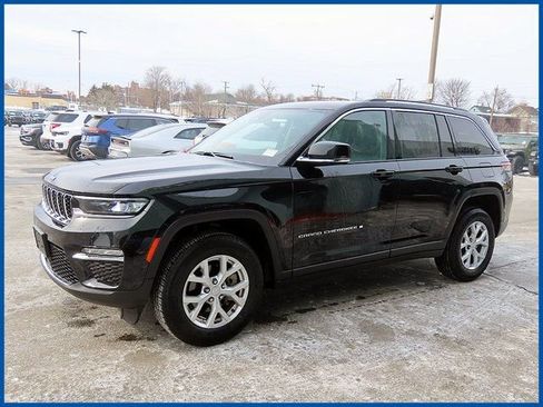 Certified 2023 Jeep Grand Cherokee Limited image 3