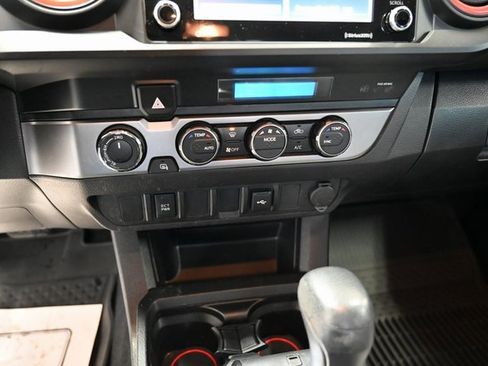 Used 2022 Toyota Tacoma SR image 18