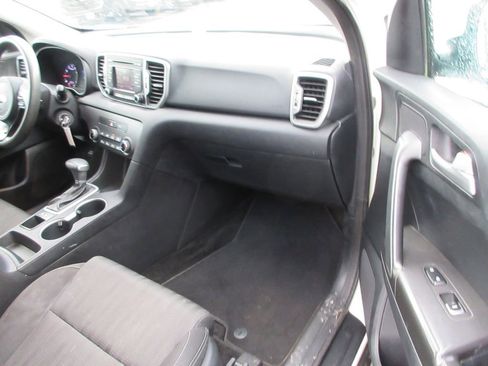 Used 2017 Kia Sportage LX FWD image 19