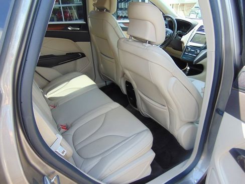 Used 2017 Lincoln MKC Select AWD/4WD image 4