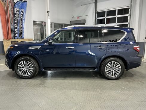 Used 2024 Nissan Armada SL w/ Captain's Chairs Package image 38