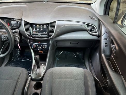 Used 2018 Chevrolet Trax LS FWD image 19