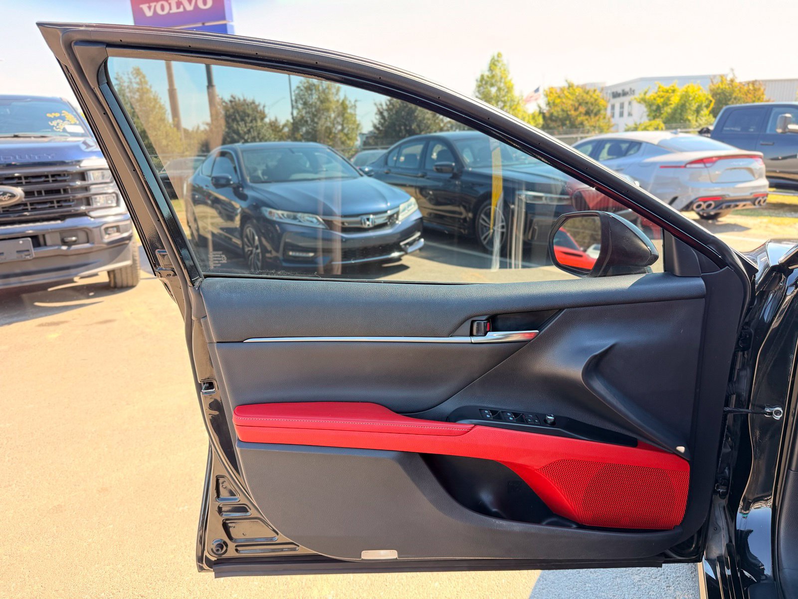 Used 2020 Toyota Camry XSE FWD image 20