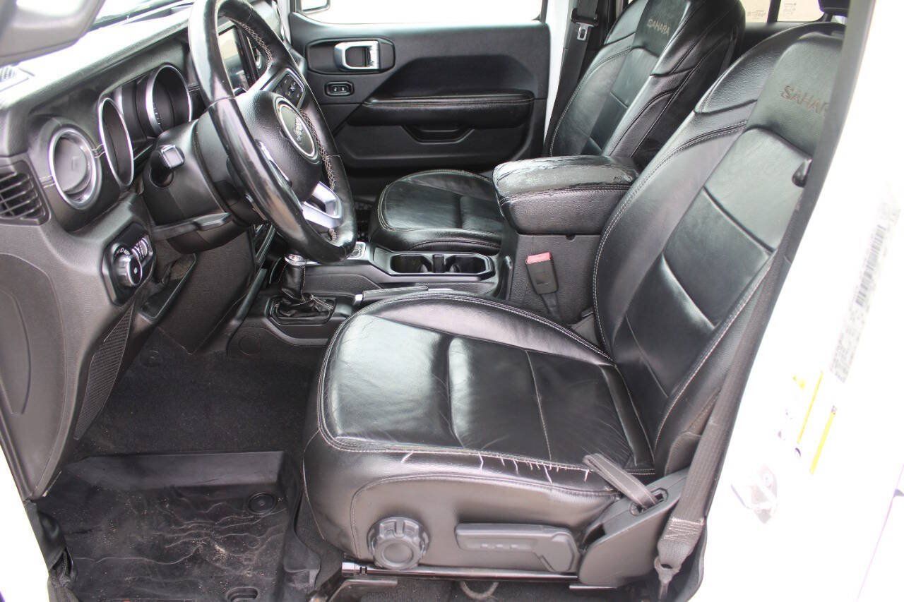 Used 2018 Jeep Wrangler Unlimited Sahara w/ Uconnect 4C Nav & Sound Group AWD/4WD image 12