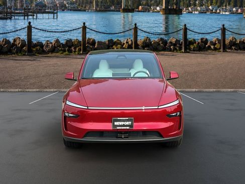 Used 2026 Tesla Model Y 2WD image 2