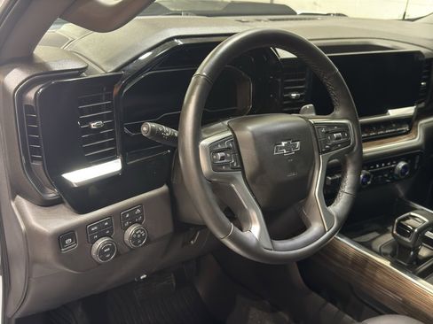 Used 2025 Chevrolet Silverado 1500 LT Trail Boss w/ LT Trail Boss Premium Package image 19