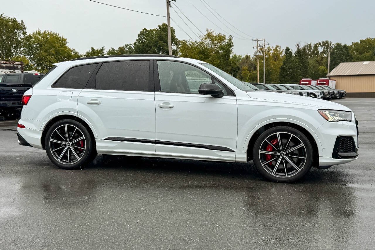 Used 2021 Audi SQ7 Prestige AWD/4WD image 2
