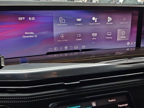 Used 2025 Cadillac Escalade Premium Luxury image 16