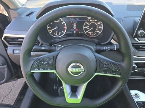 Used 2025 Nissan Altima 2.5 SV image 6