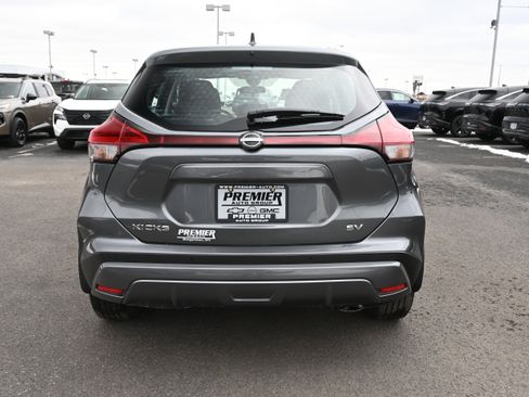 Used 2024 Nissan Kicks SV image 7
