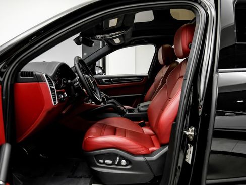 Used 2021 Porsche Cayenne GTS w/ Premium Package Plus AWD/4WD image 8
